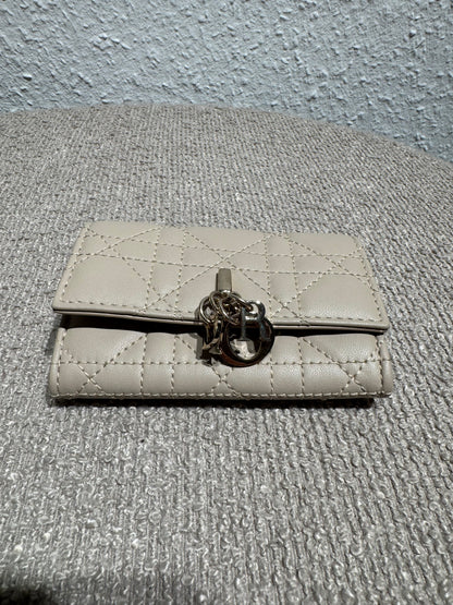 Christian Dior Lady Dior Lotus Geldbörse – Beige