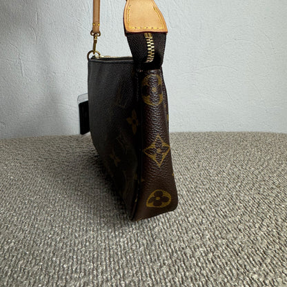 Louis Vuitton Pochette Accessoires Monogram inkl. langem Leder-Schulterriemen