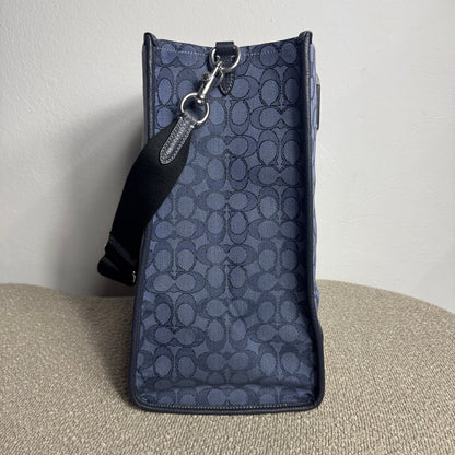 Coach Dempsey Tote 40 in Signature Jacquard – Neu