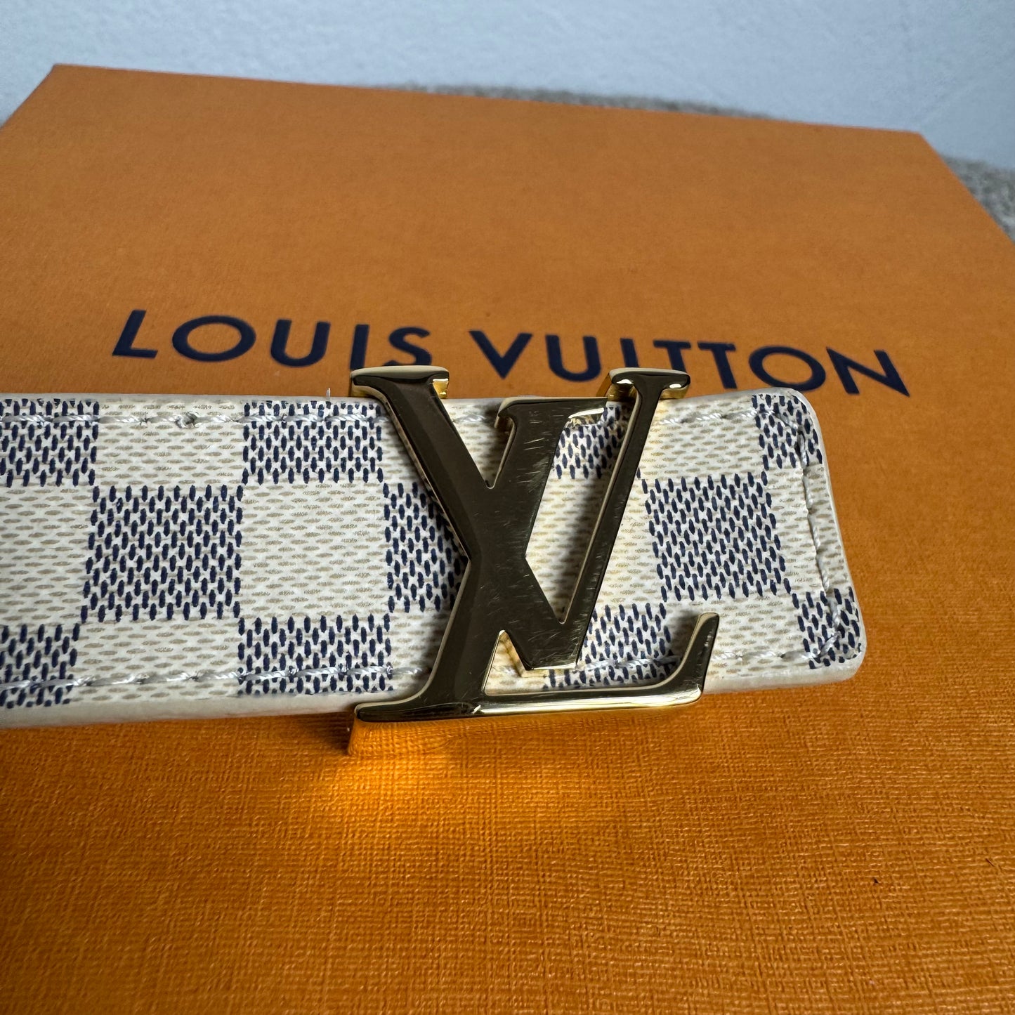Louis Vuitton Initiales Gürtel Damier Azur 25 mm
