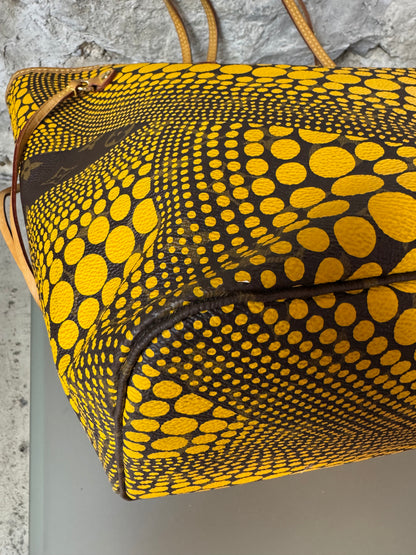 Louis Vuitton x Yayoi Kusama Neverfull – Monogram Dots Limited Edition