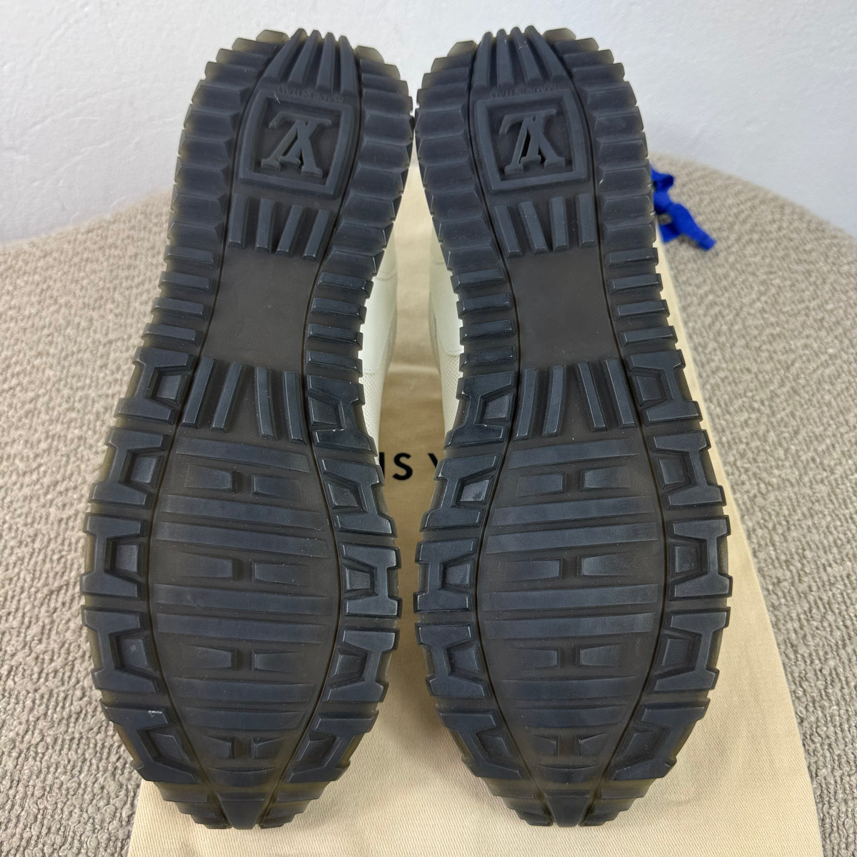 Louis Vuitton Run Away Sneaker – Weiß / Monogram – Größe 38,5