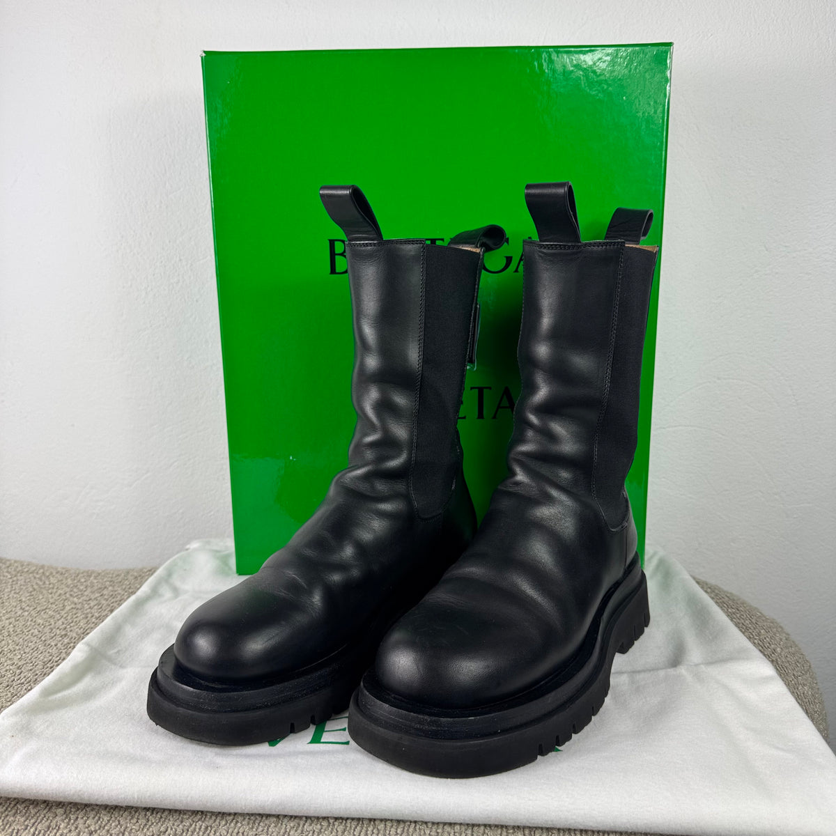 Bottega Veneta The Lug Chelsea Boots – Schwarzes Leder – Gr. 38