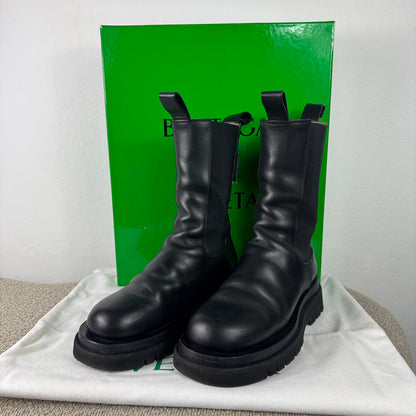 Bottega Veneta The Lug Chelsea Boots – Schwarzes Leder – Gr. 38