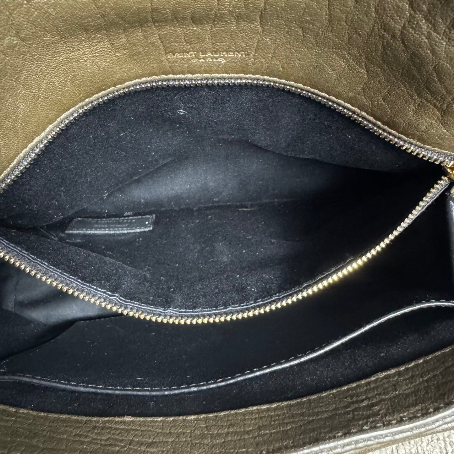 Yves Saint Laurent NIKI Medium aus genarbtem Lammleder