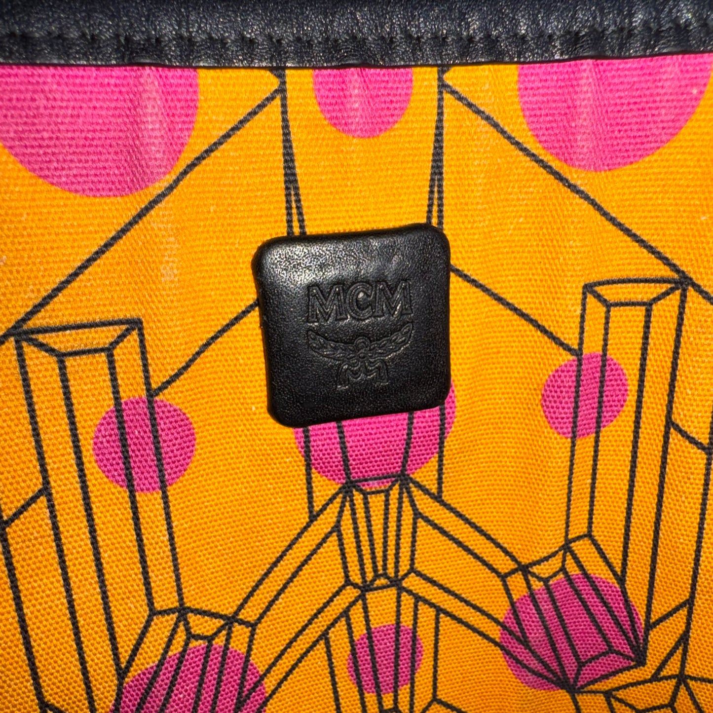 MCM Liz Reversible Shopper Medium Visetos Weiß