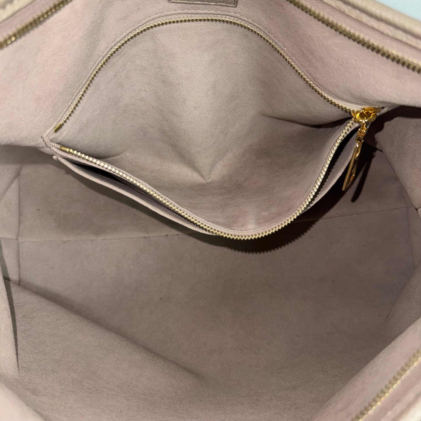 Louis Vuitton CarryAll MM – Monogram Empreinte Leder Taube