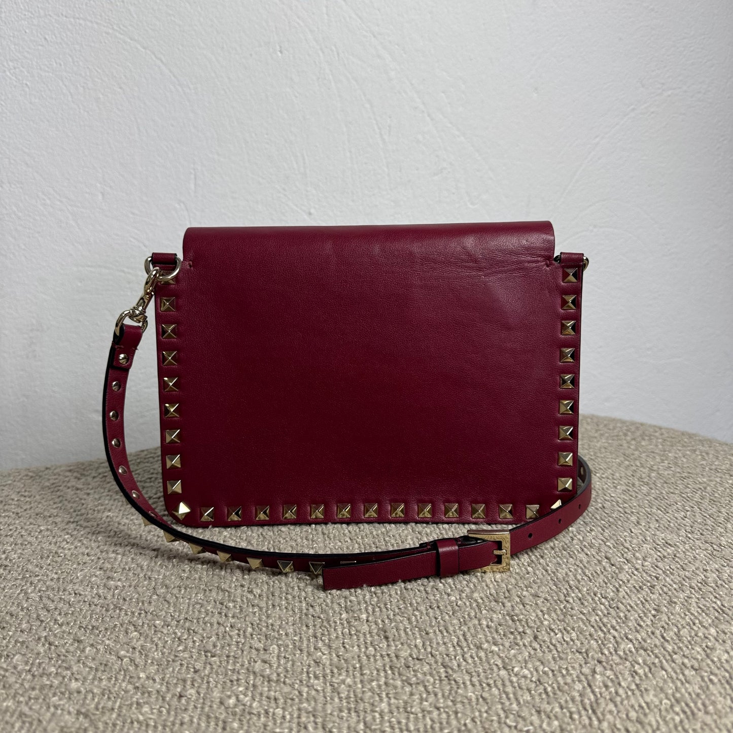 Valentino Garavani Rockstud Leder Flap Bag – Burgundy
