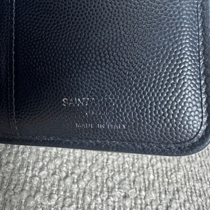 Saint Laurent Cassandre Matelassé Lederportemonnaie – Grain de Poudre