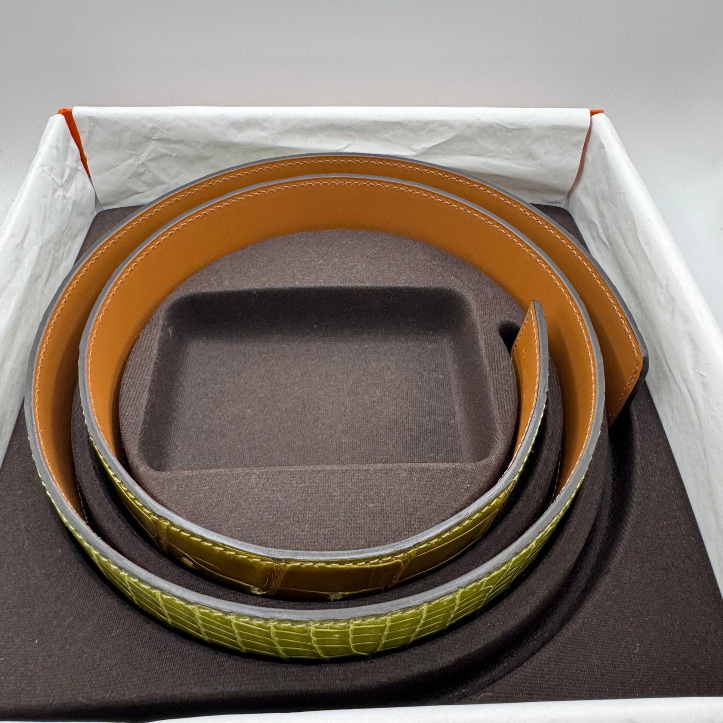 Hermès Shiny Porosus Krokodilleder Gürtelriemen – Grün – 85 cm / 40 mm