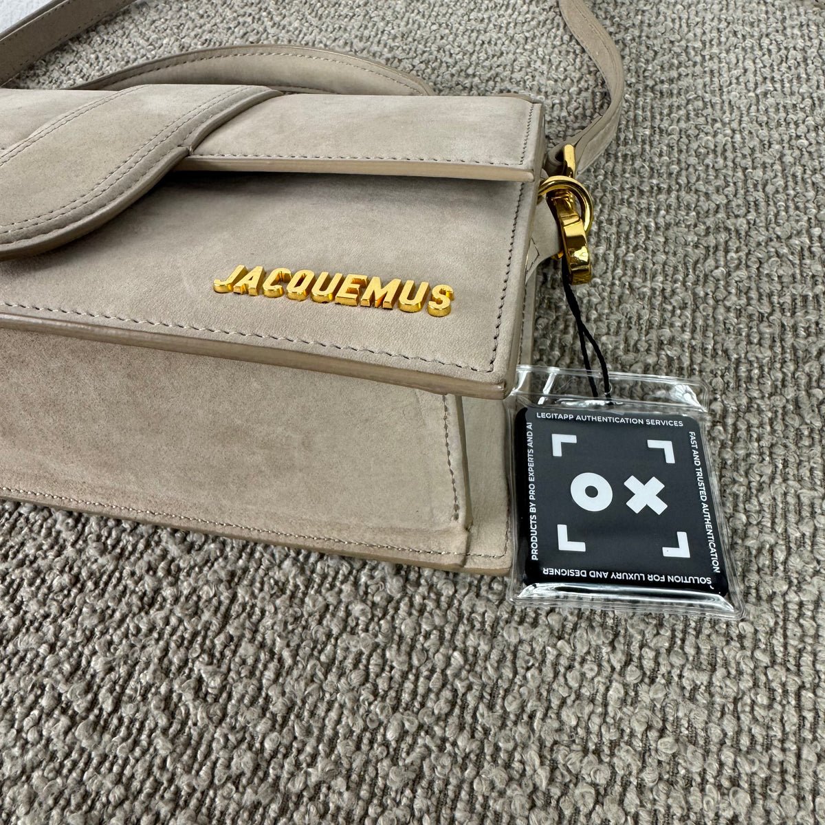 Jacquemus Le Bambino Long – Wildleder Beige