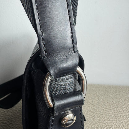 Louis Vuitton Daniel MM Messenger Bag – Damier Graphite