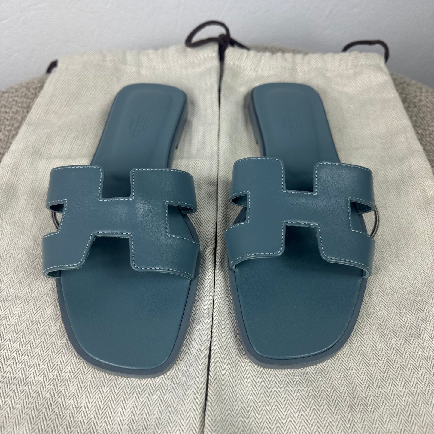 Hermès Oran Damen Sandalen Leder Blau – Gr. 38,5