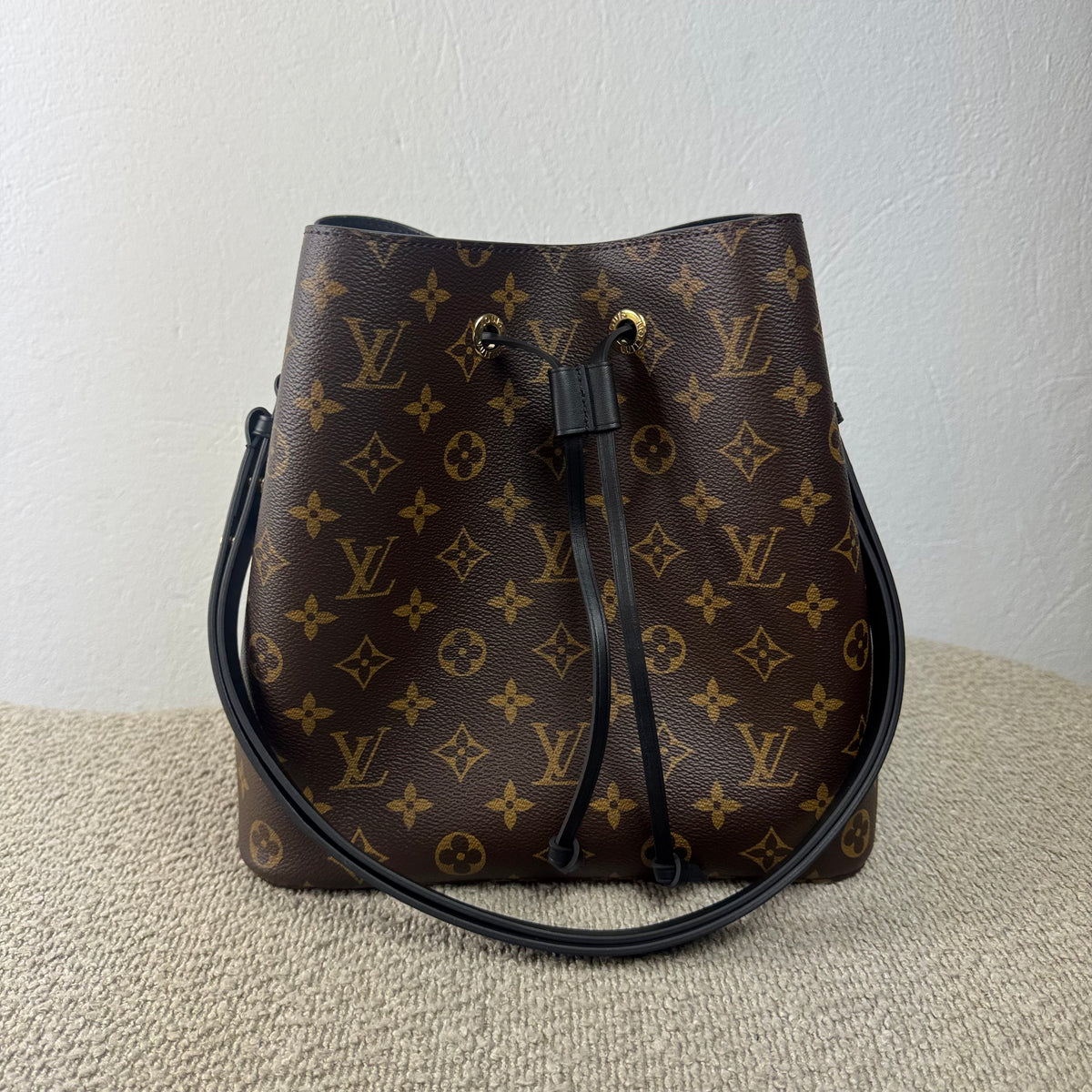 Louis Vuitton NéoNoé – Monogram Canvas / Schwarz