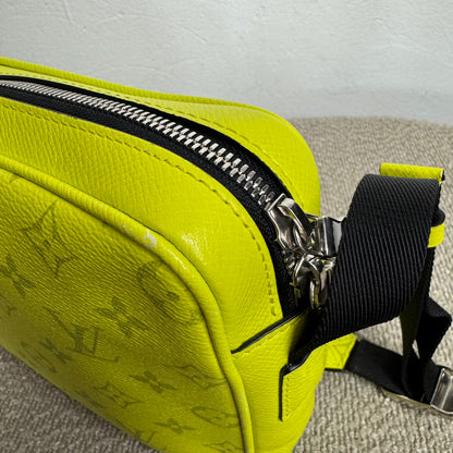 Louis Vuitton Outdoor Messenger Bag – Taïgarama Neon Gelb