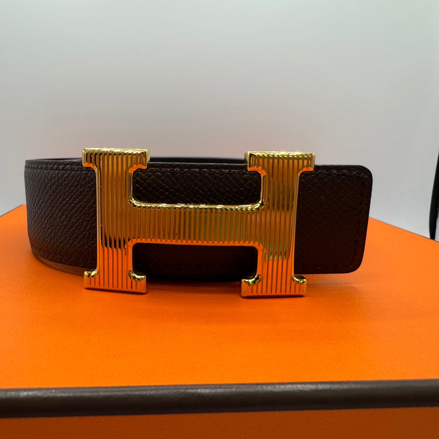 Hermès Gürtel H Striée – Wendbarer Gürtelriemen Schwarz / Ébène