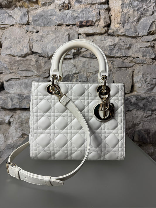 Mittelgroße Lady Dior Tasche Cannage Lammleder in Latte