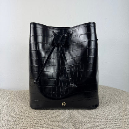 Aigner Beuteltasche – Schwarzes Leder mit Kroko-Prägung