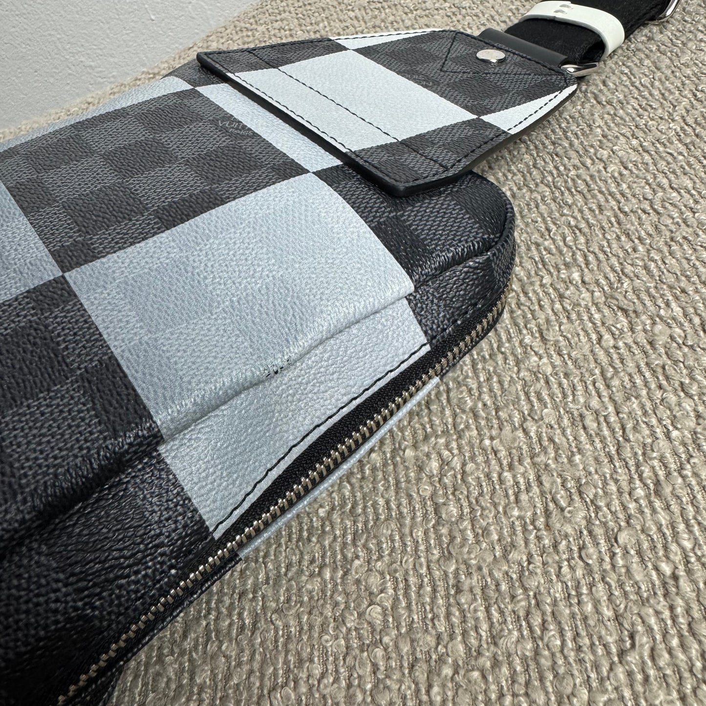 Louis Vuitton Avenue Sling Bag – Damier Graphite Giant