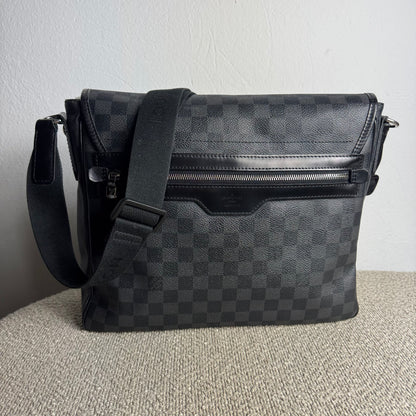 Louis Vuitton Daniel MM Messenger Bag – Damier Graphite