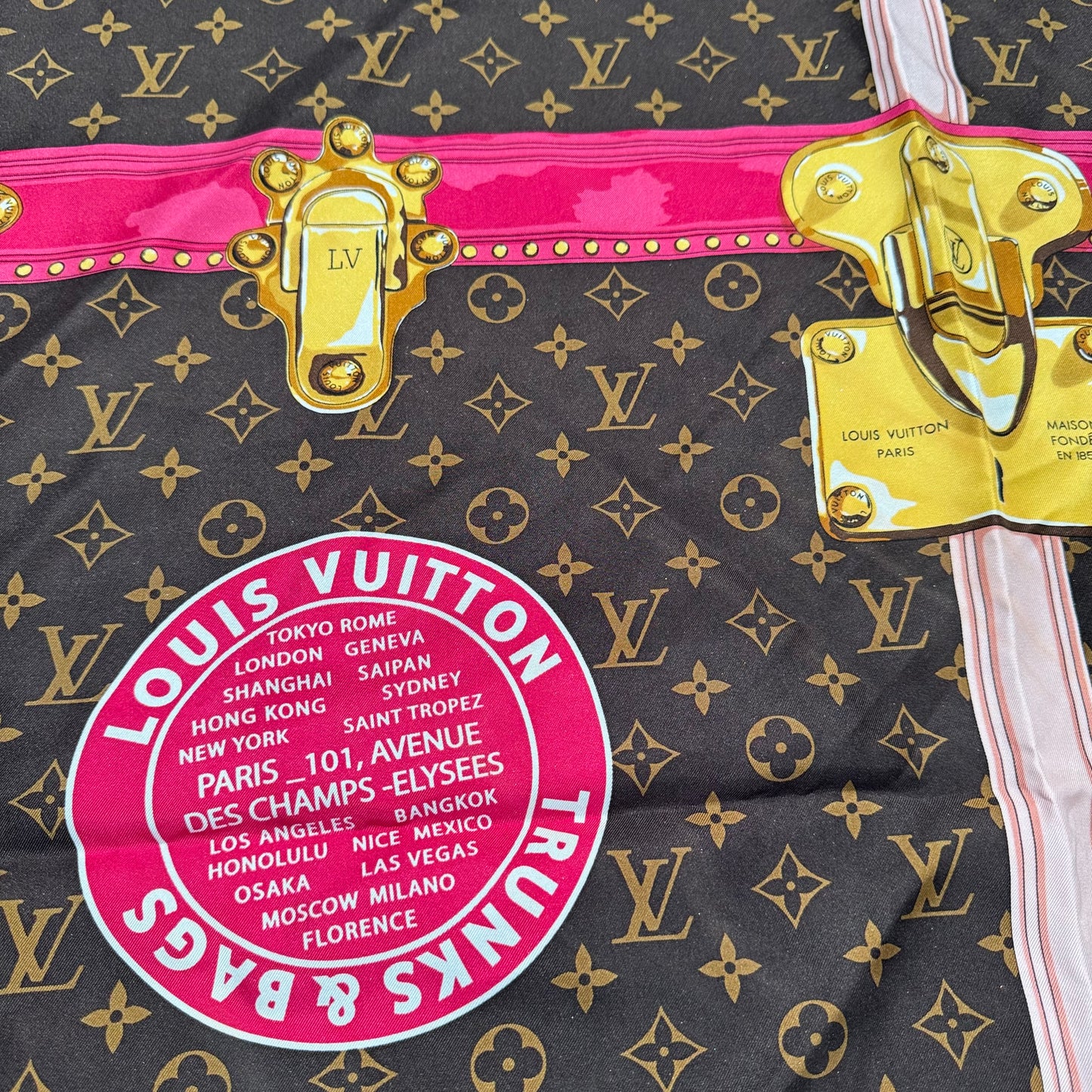 Louis Vuitton Seidentuch Monogram Trunk Design