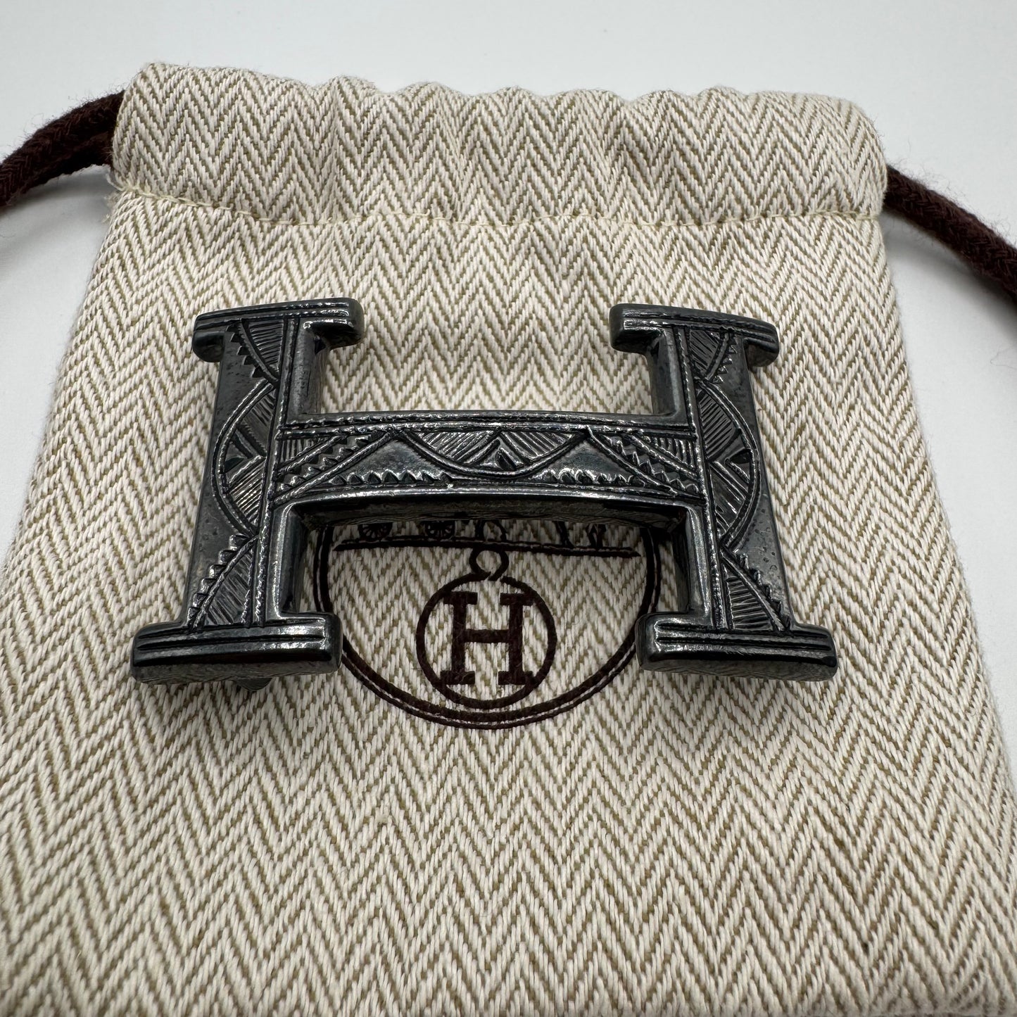 Hermès Hand-Engraved Touareg H Schnalle – Sterling Silber
