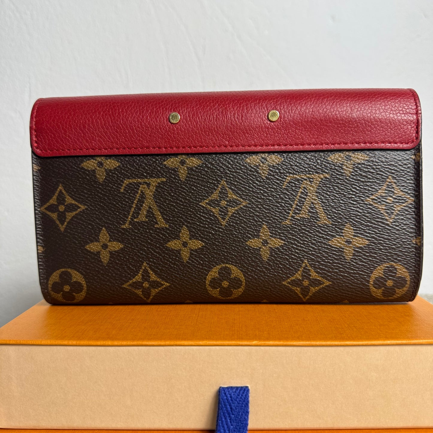 Louis Vuitton „Pallas“ Portemonnaie Monogram Rouge