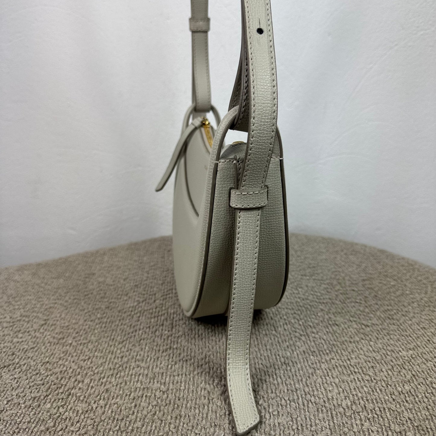 Polène Numéro Dix – Edition Taupe aus genarbtem Leder