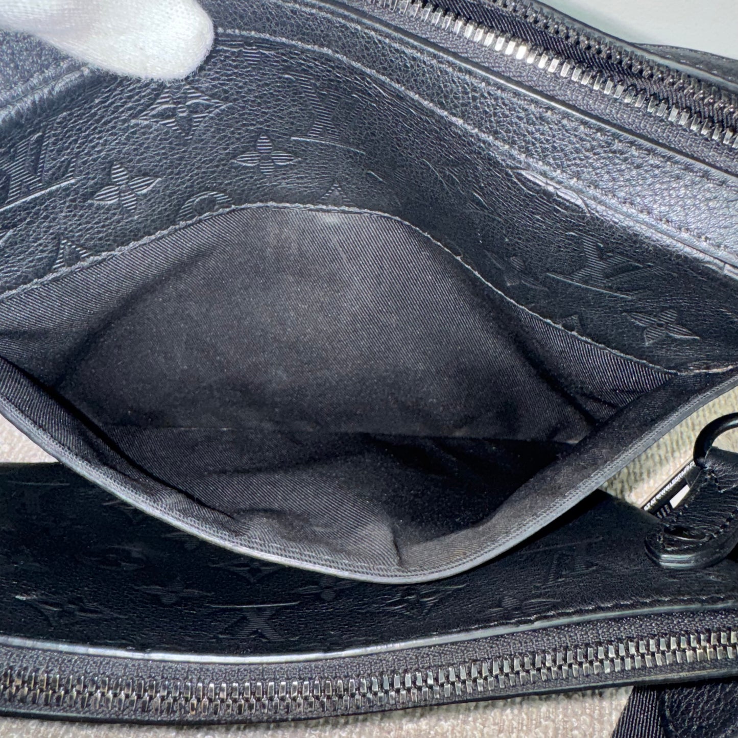 Louis Vuitton Trio Messenger Monogram Shadow Leder