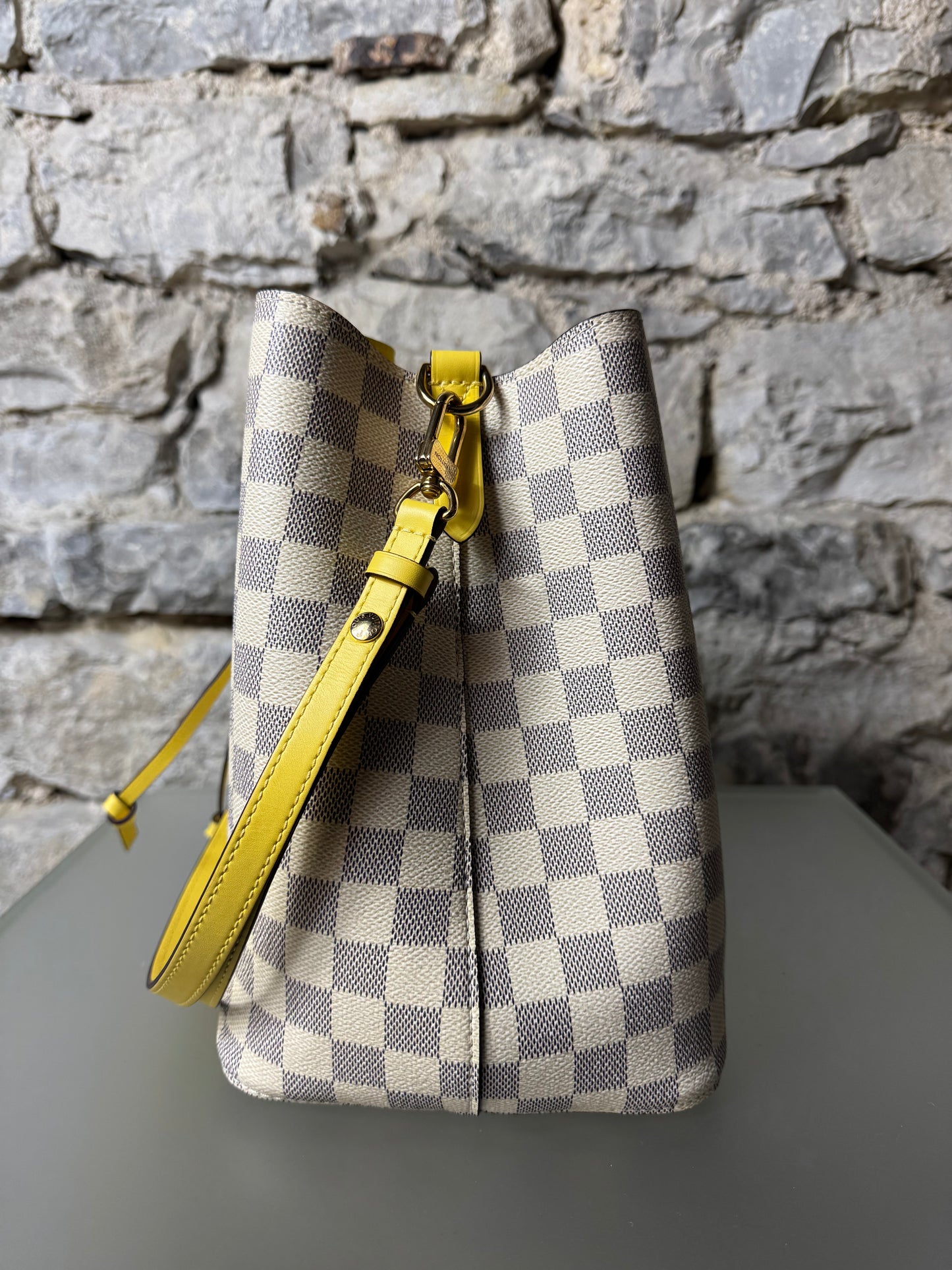 Louis Vuitton Néo Noé Damier Azur – Gelbes Innenfutter