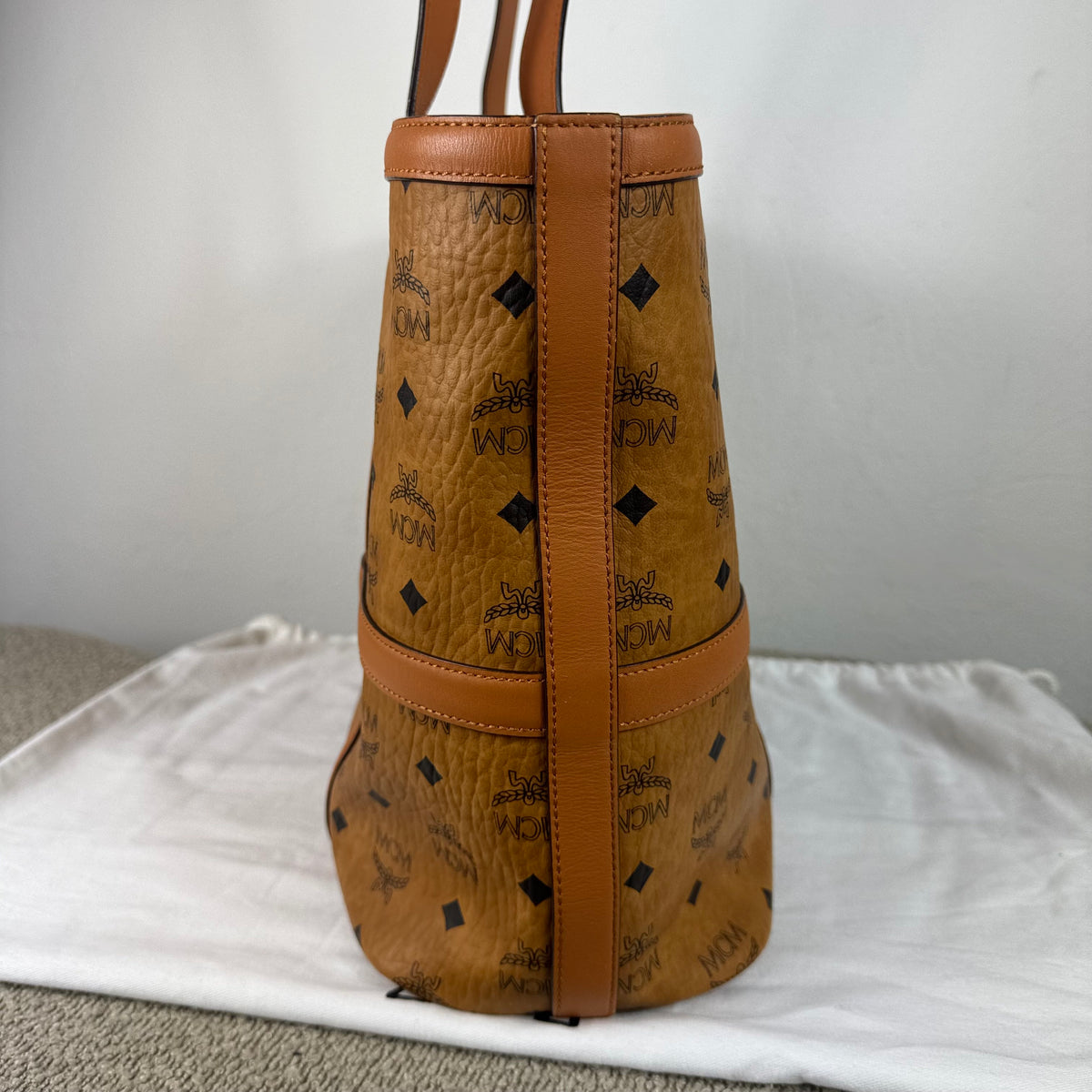 MCM Shopper – Visetos Cognac