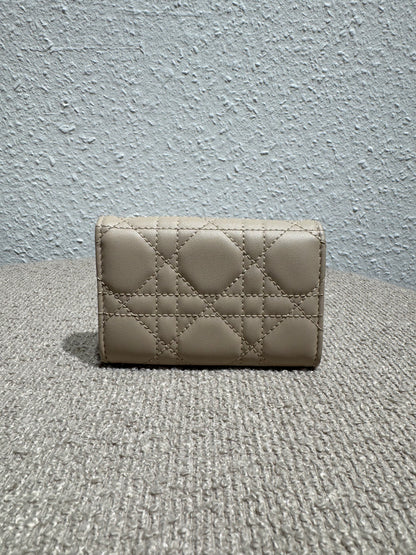 Christian Dior Lady Dior Lotus Geldbörse – Beige