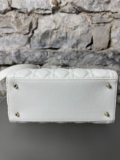 Mittelgroße Lady Dior Tasche Cannage Lammleder in Latte