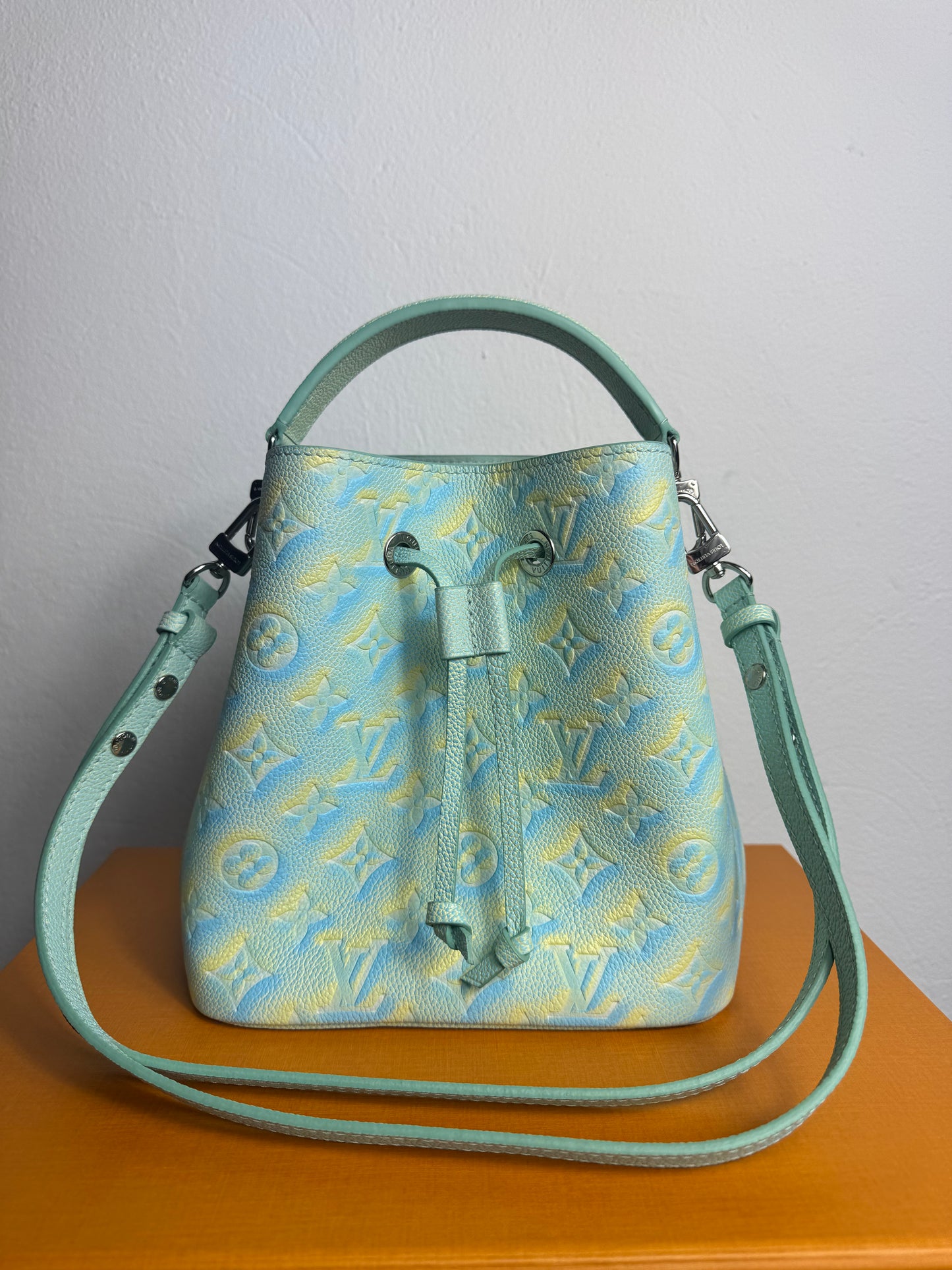 Louis Vuitton Néonoé BB – Monogram Empreinte „Summer Stardust“