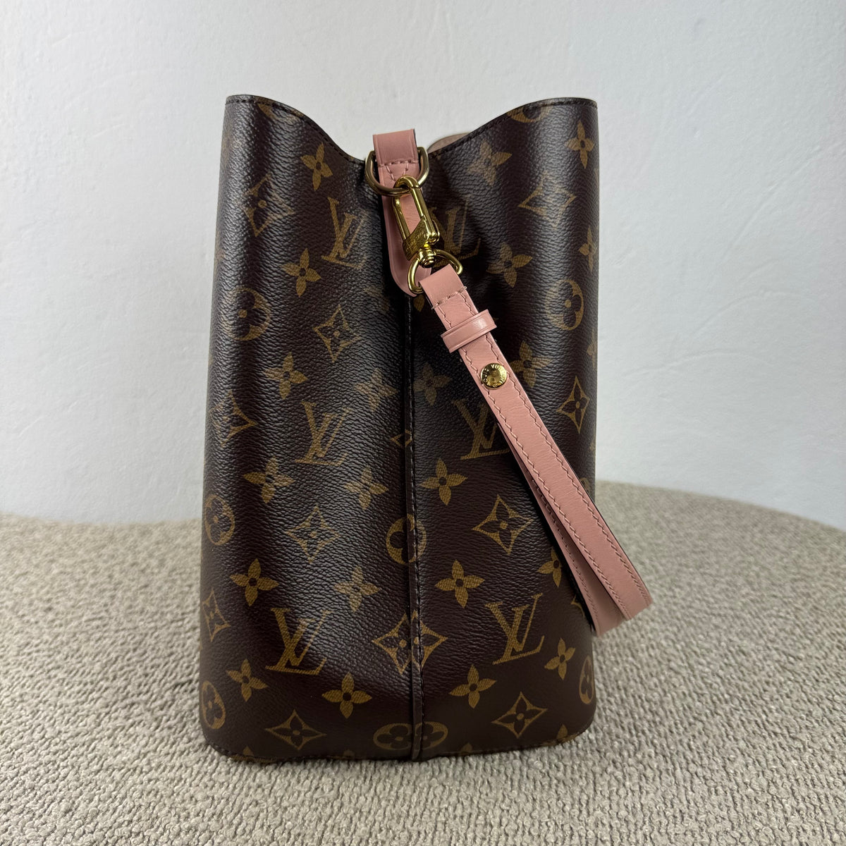 Louis Vuitton NéoNoé MM – Monogram Canvas / Rosa