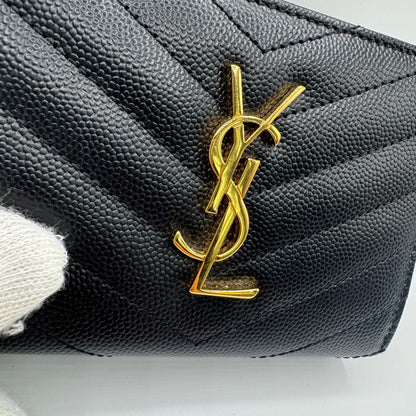 Saint Laurent Cassandre Matelassé – Kompaktes Portemonnaie mit umlaufendem Reißverschluss