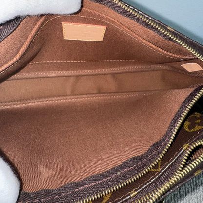 Louis Vuitton Multi Pochette Accessoires Monogram – Grüner Trageriemen