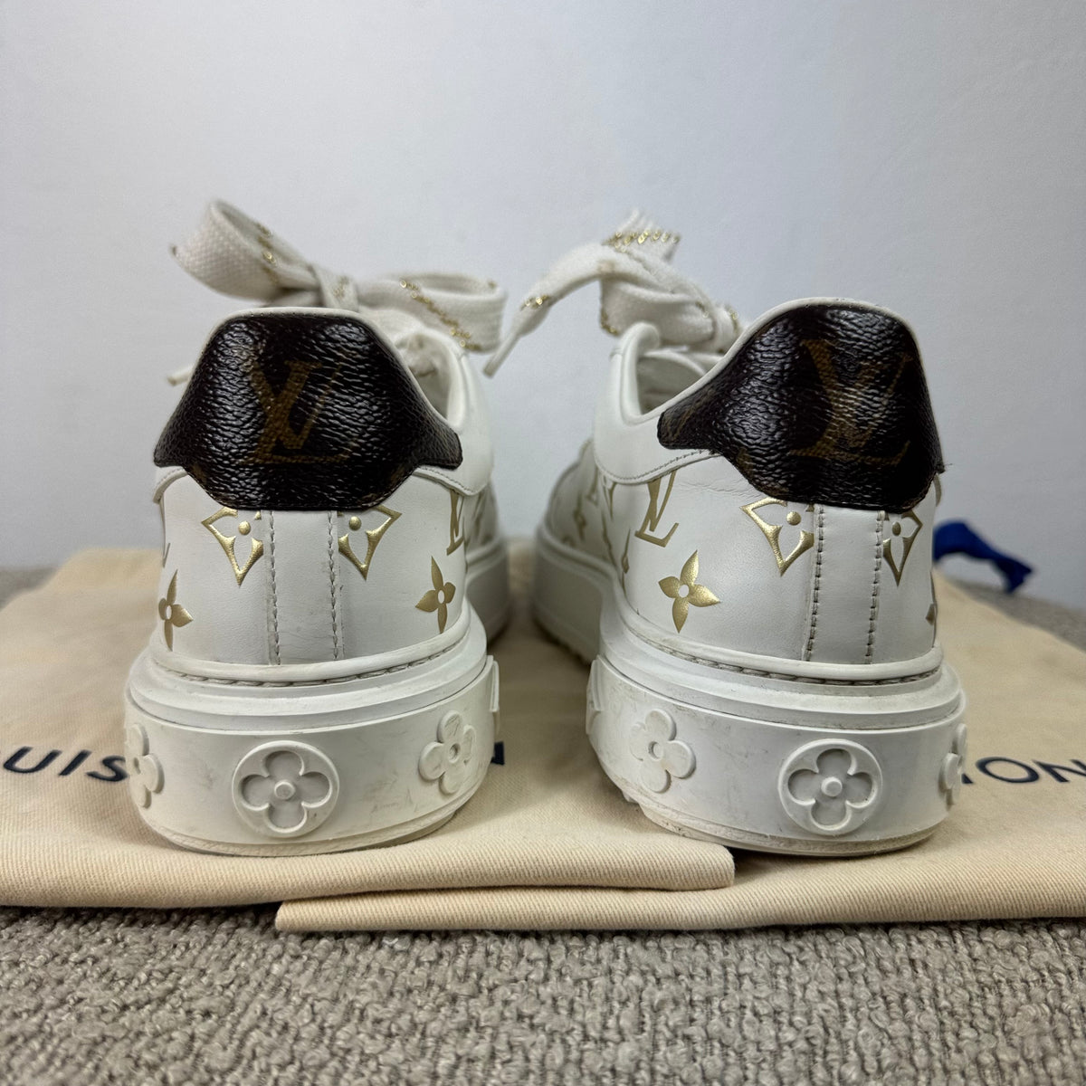 Louis Vuitton Time Out Sneaker – Weiß / Gold – Größe 37,5