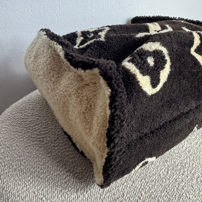 Louis Vuitton OnTheGo GM – Monogram Giant Teddy Schafsfell