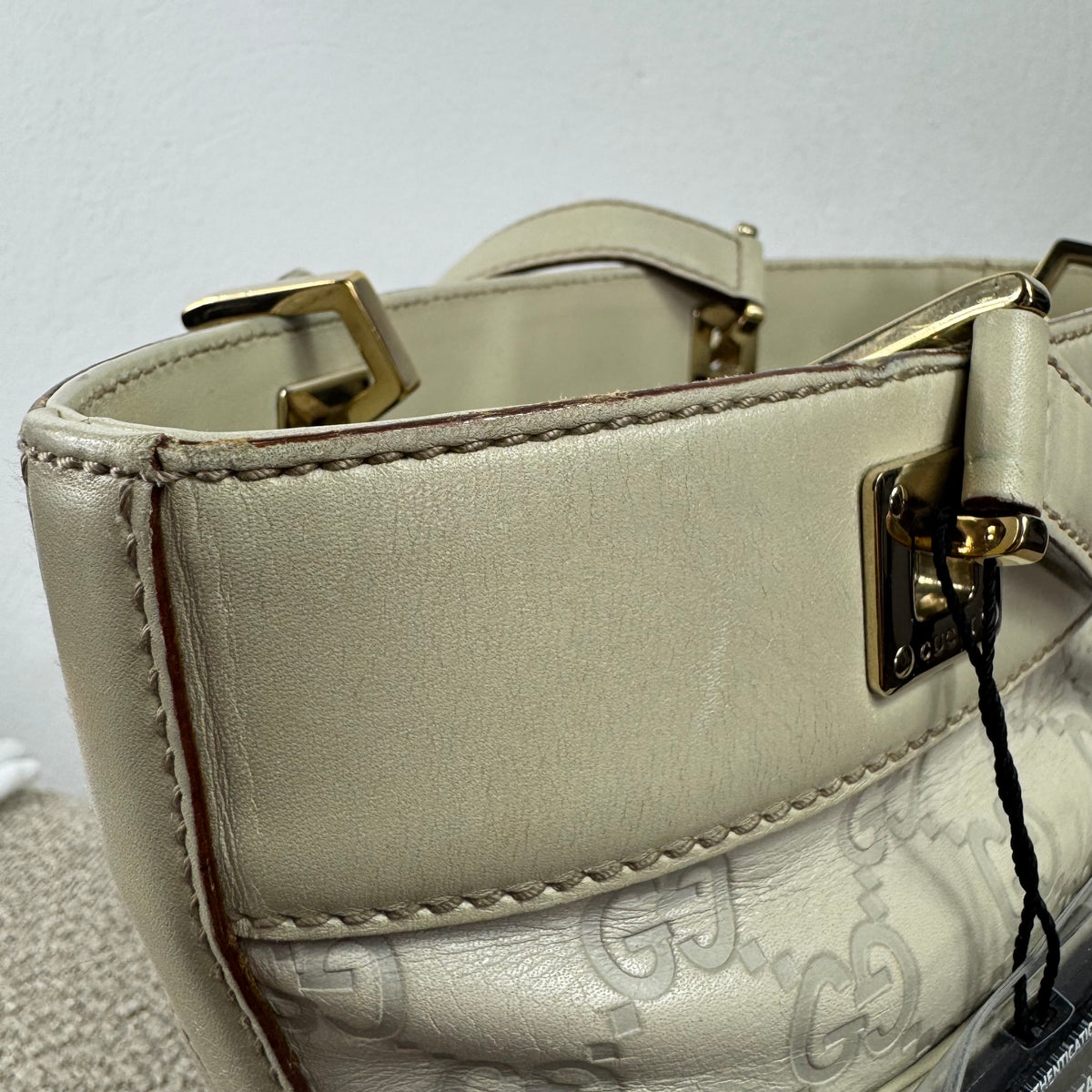 Gucci Mini Guccissima Punch Tote Bag – Weiß