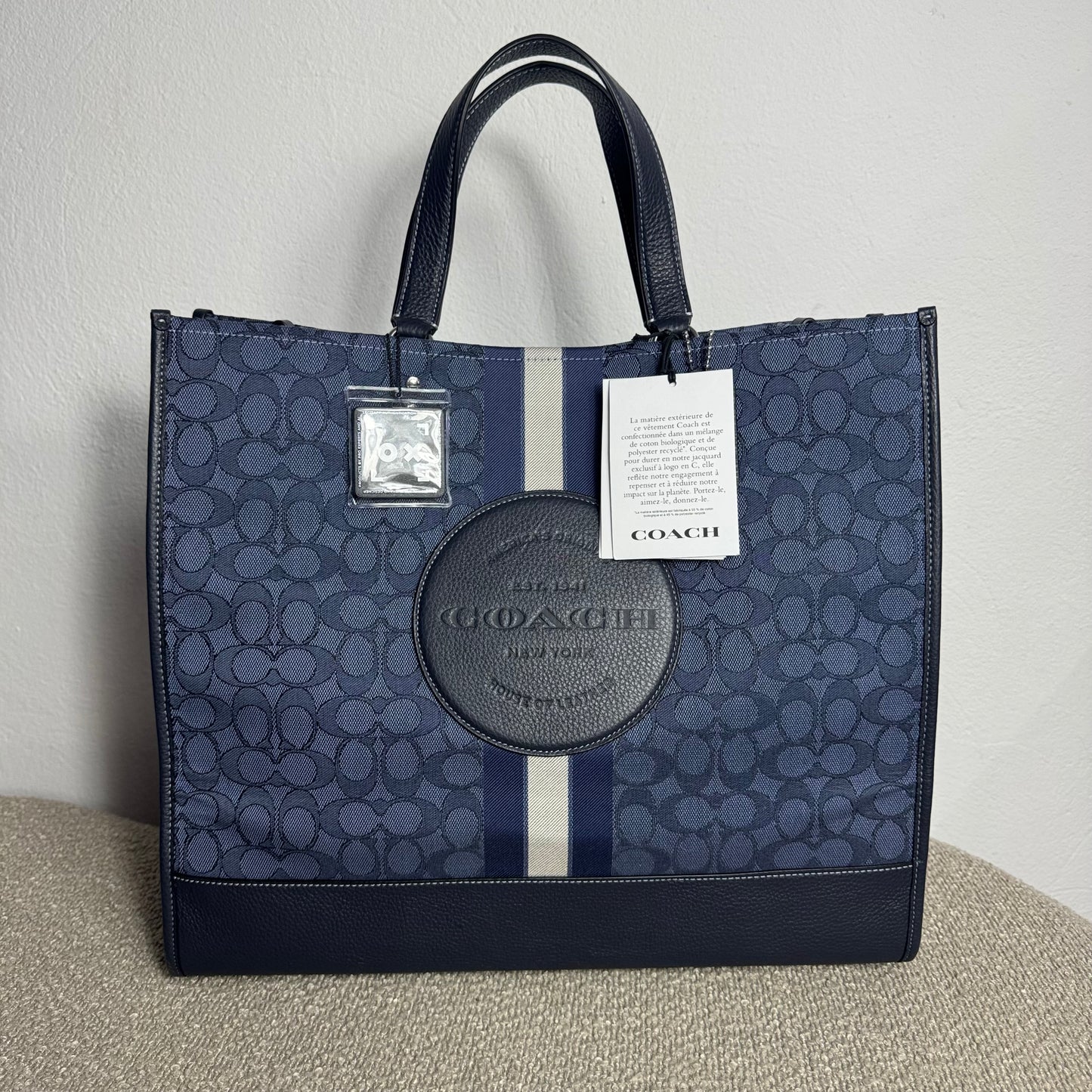 Coach Dempsey Tote 40 in Signature Jacquard – Neu