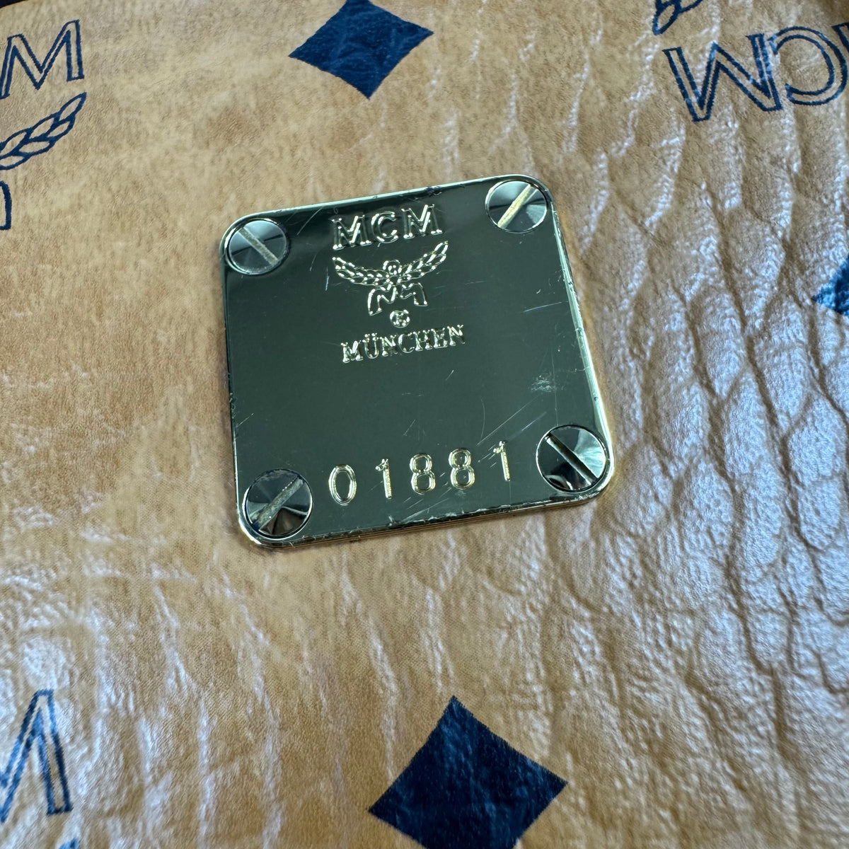 MCM Toni Shopper mit Reißverschluss – Visetos Cognac