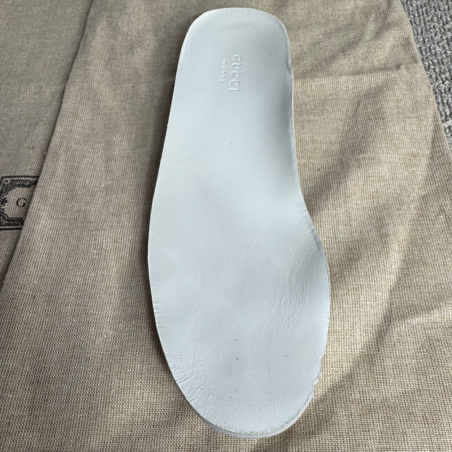 Gucci Ace Damen-Sneaker – Weiß mit Web-Streifen und Bienen-Stickerei