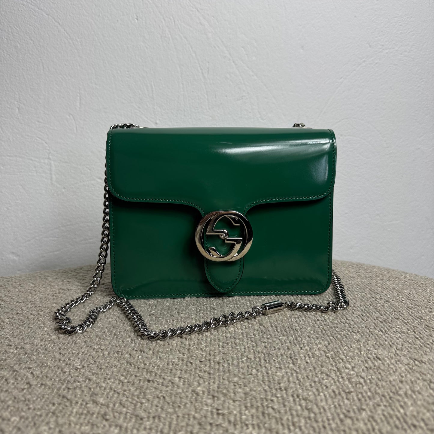 Gucci Green Small Patent Interlocking GG Crossbody Grün