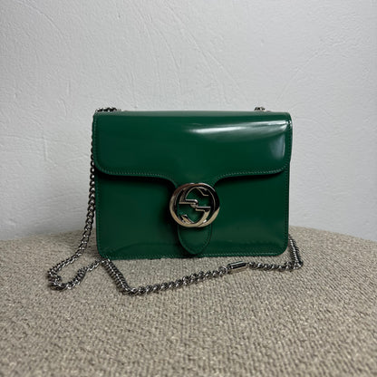 Gucci Green Small Patent Interlocking GG Crossbody Grün