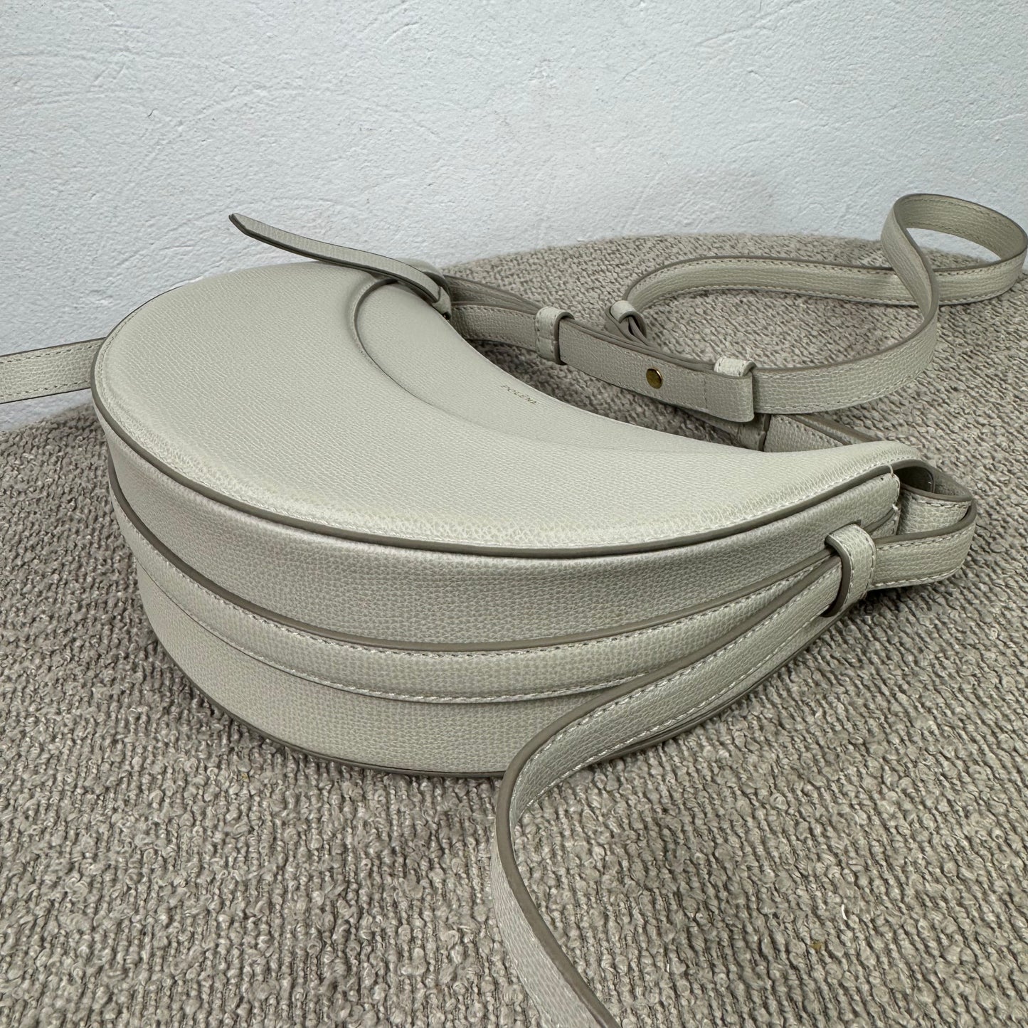 Polène Numéro Dix – Edition Taupe aus genarbtem Leder