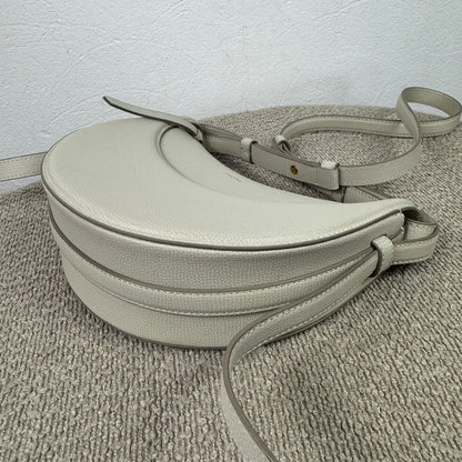 Polène Numéro Dix – Edition Taupe aus genarbtem Leder