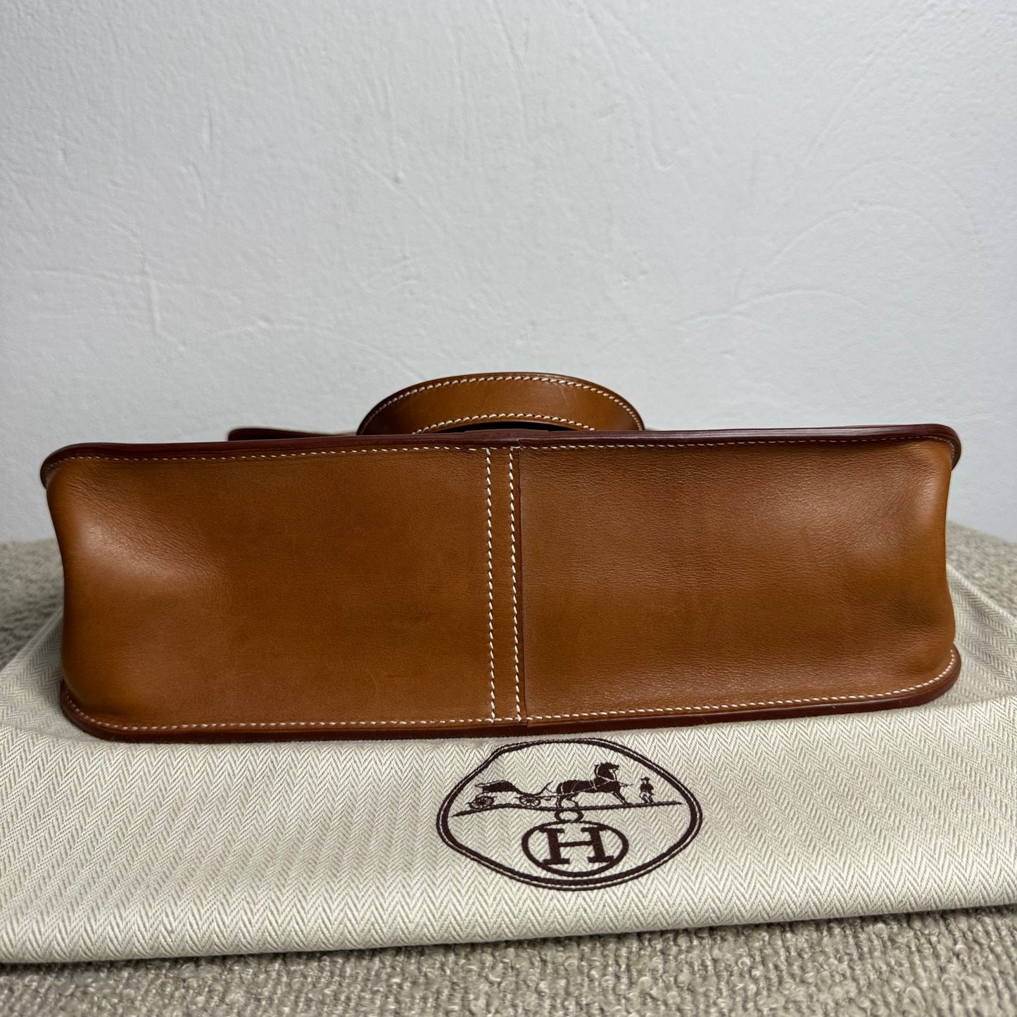 Hermès Halzan 31 Gold Leder