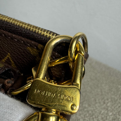 Louis Vuitton Multi Pochette Accessoires Monogram – Grüner Trageriemen