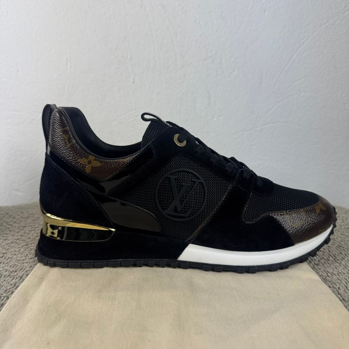 Louis Vuitton Run Away Sneaker – Größe 38,5